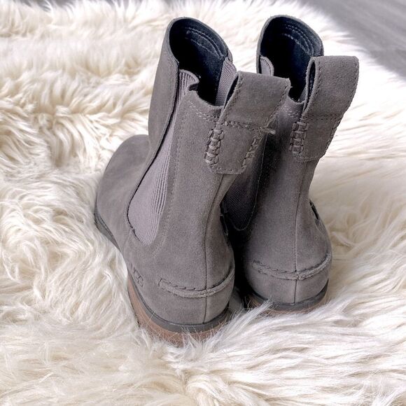 UGG Hillhurst II Chelsea Waterproof Boots Taupe Gray Suede Ankle Slip On Sz 8 - Picture 13 of 16